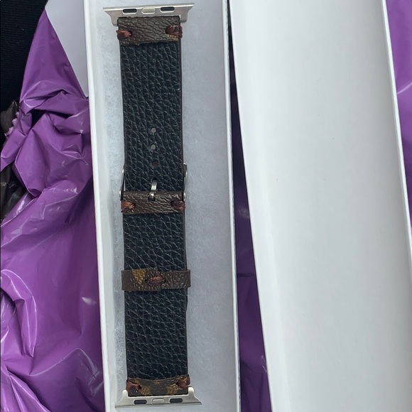 40-42MM Louis Vuitton Apple Watch band - Picture 3 of 3
